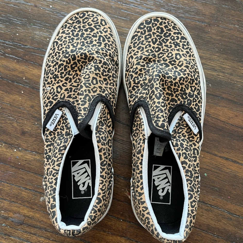 Girls 2.5 Cheetah Print Vans